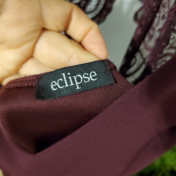 Burgundy lace back dress - Picture 3 of 4